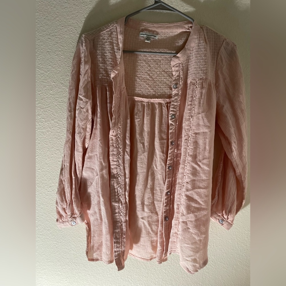 American eagle button up blouse. Size Medium.